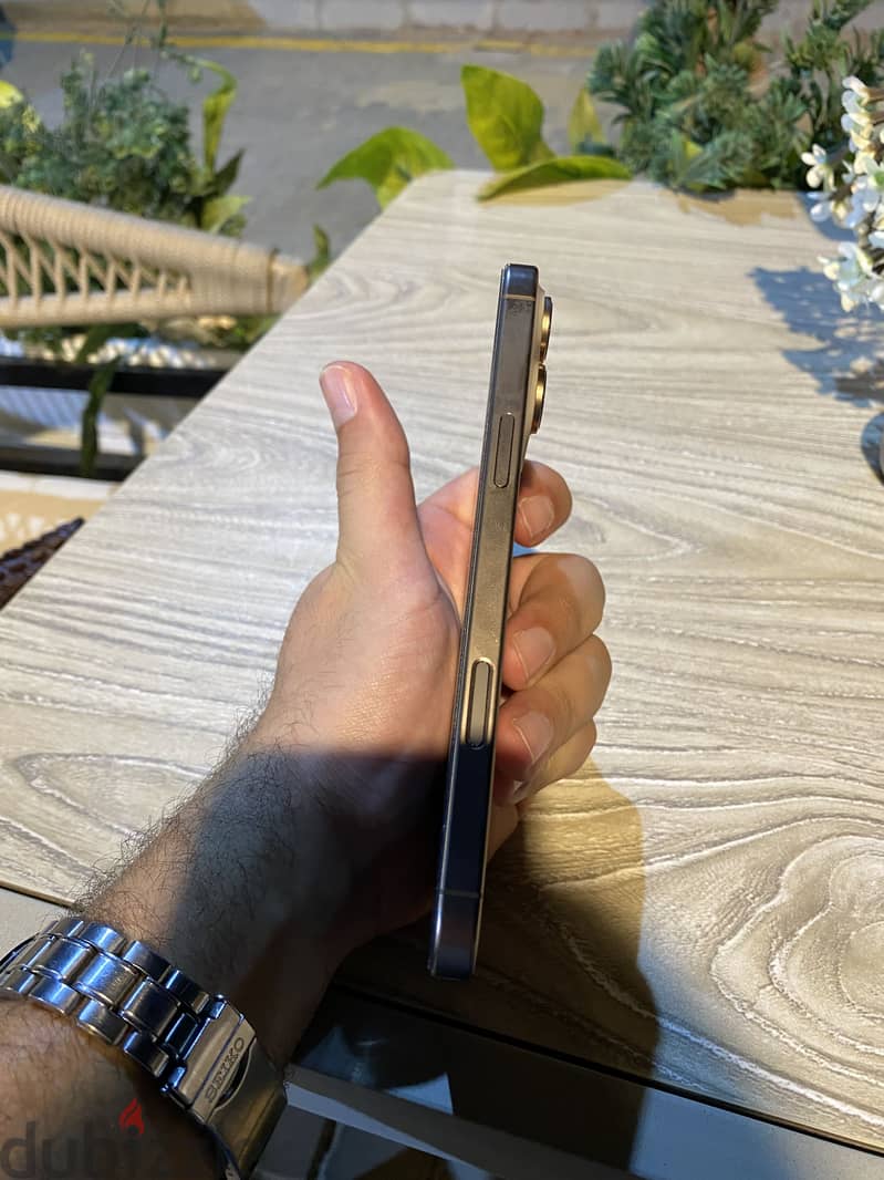 Apple - iPhone 16 Pro Max 4