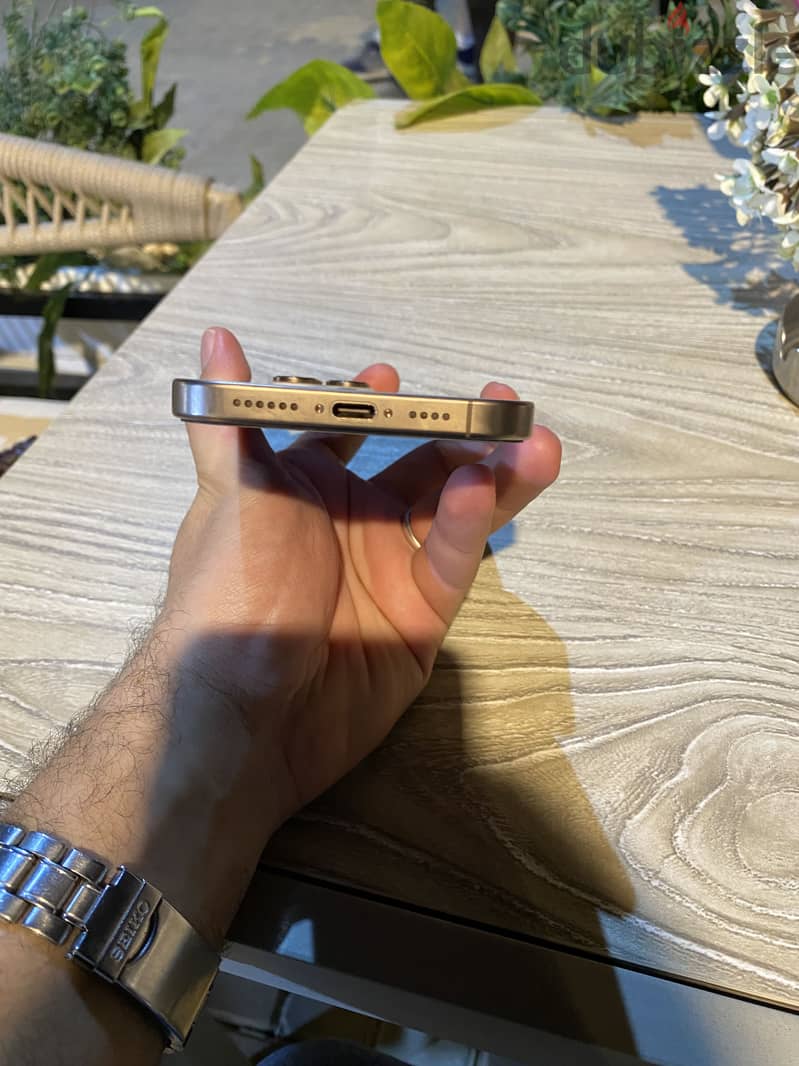 Apple - iPhone 16 Pro Max 7