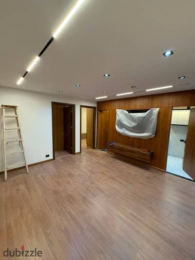 Apartment for sale, modern building, steps from Revolution Square and the Hero