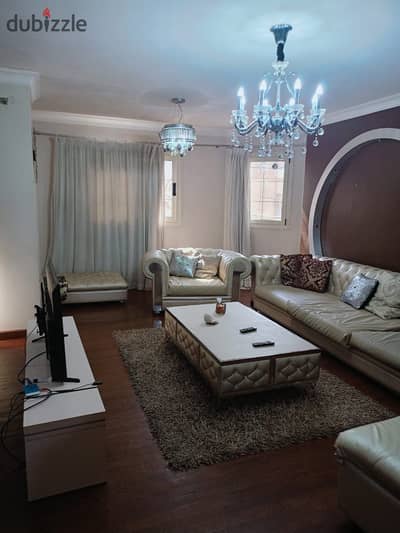 Furnished apartment for rent 200m in Sheraton Airport Residence Al-Multaqa Al-Arabi, 3 rooms and 2 bathrooms and a large reception, hotel furniture, fully air-conditioned, second floor