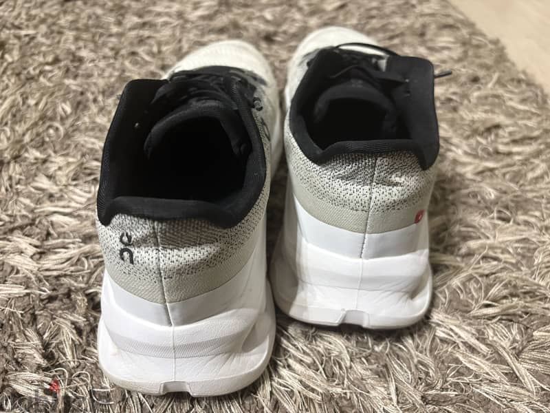 On cloud tilt shoes 1