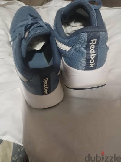 حذاء reebok اوريجنال مقاس ٤٢