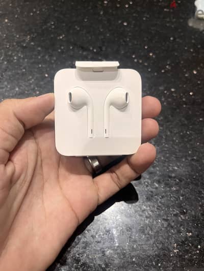  Apple EarPods أصلية – Lightning | جديدة تمامًا