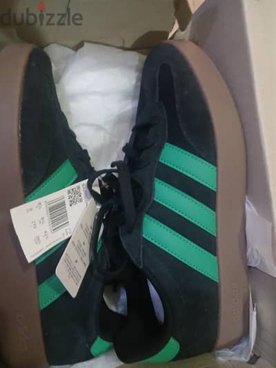 حذاء adidas اوريجنال مقاس ٤٢ و٢/٣
