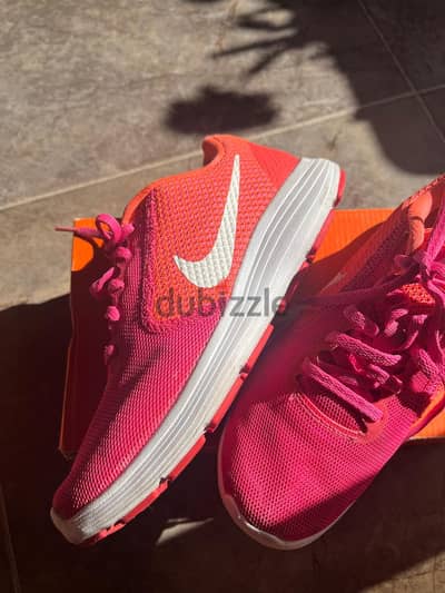 Nike shoes ( Mirror )  Size 38