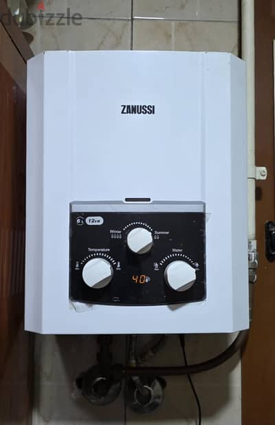 سخان غاز طبيعى ديجيتال ٦ لتر نوع زانوسى Zanussi بحالة ممتازة