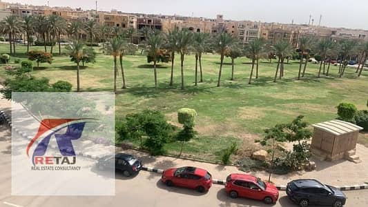 بنتهاوس للإيجار في البنفسج 3 فيلات – التجمع الأول | 300م | روف خاص 600م | فيو حديقة
