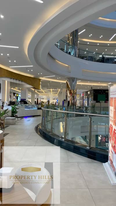 Block Location Store with Excellent Service on the Largest Traffic on South Ninety