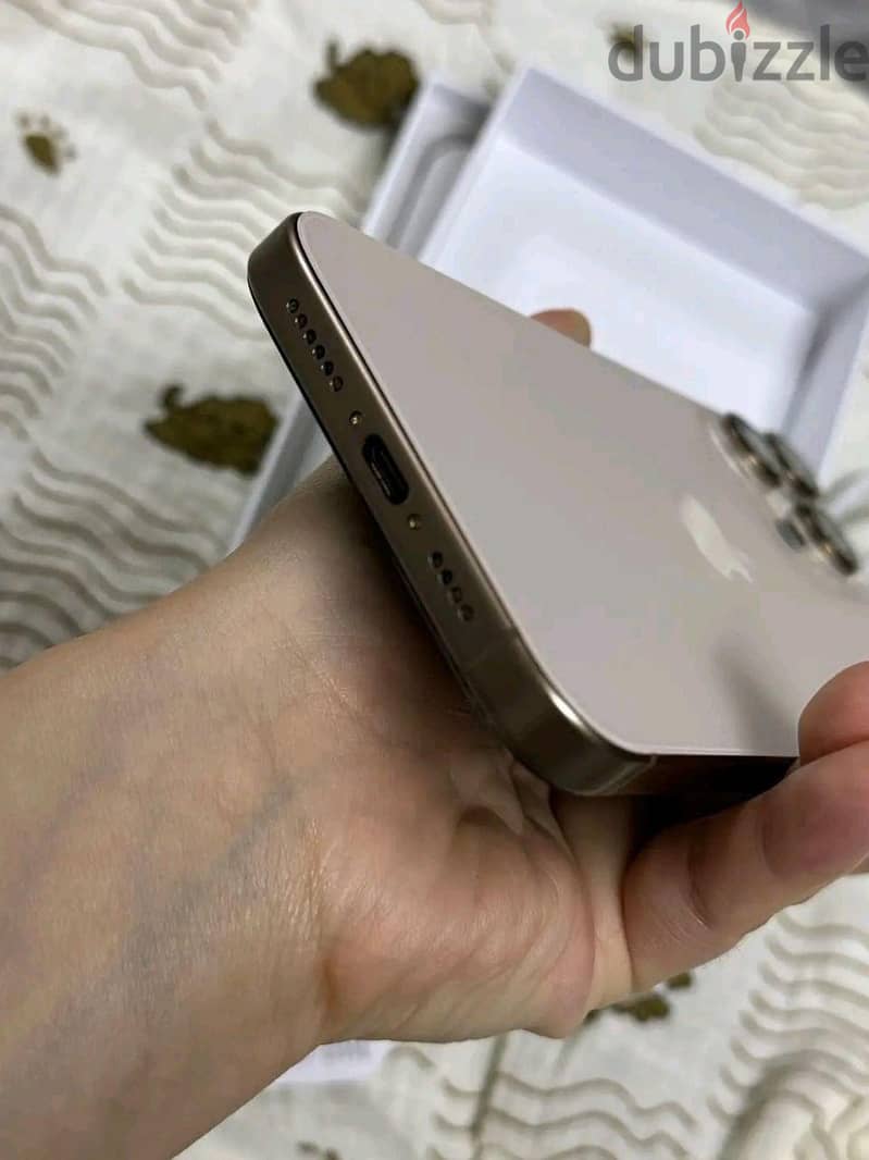 Apple - iPhone 16 Pro Max 1