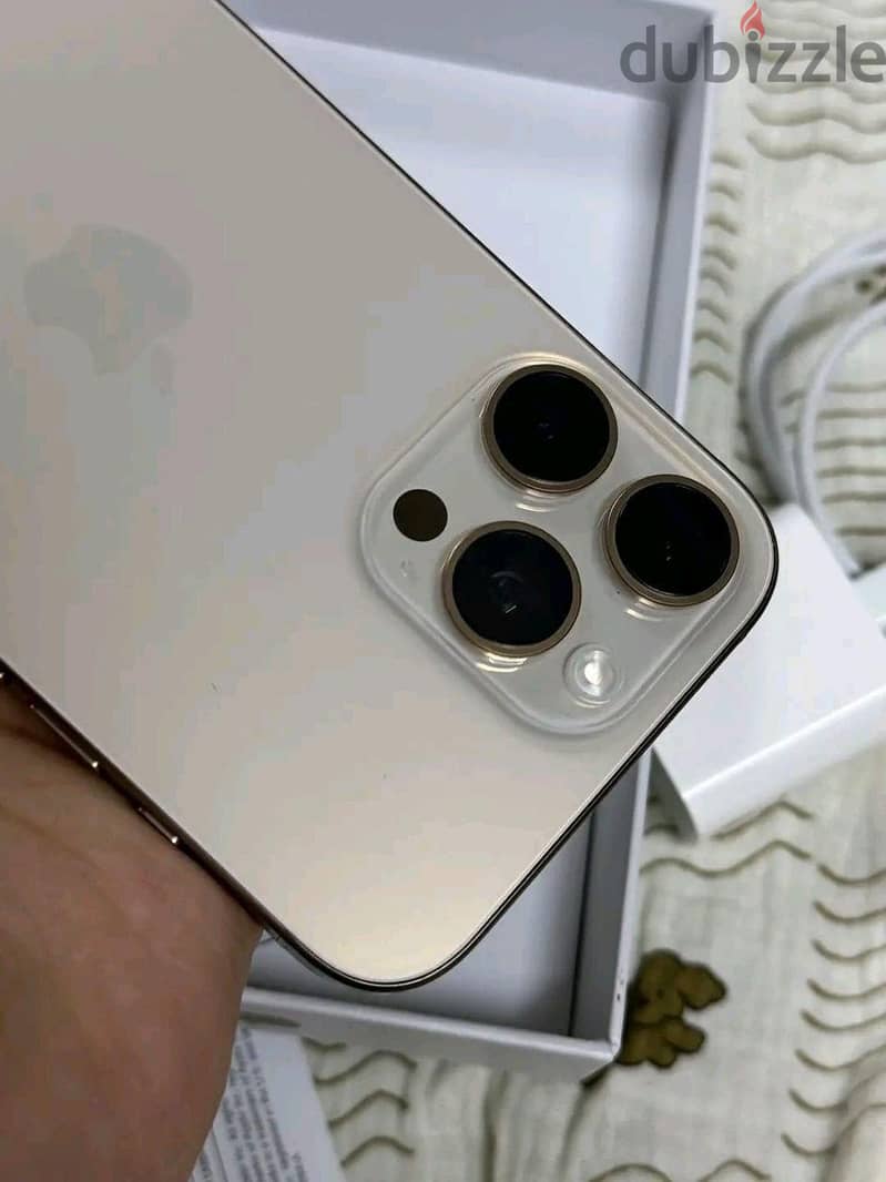 Apple - iPhone 16 Pro Max 3