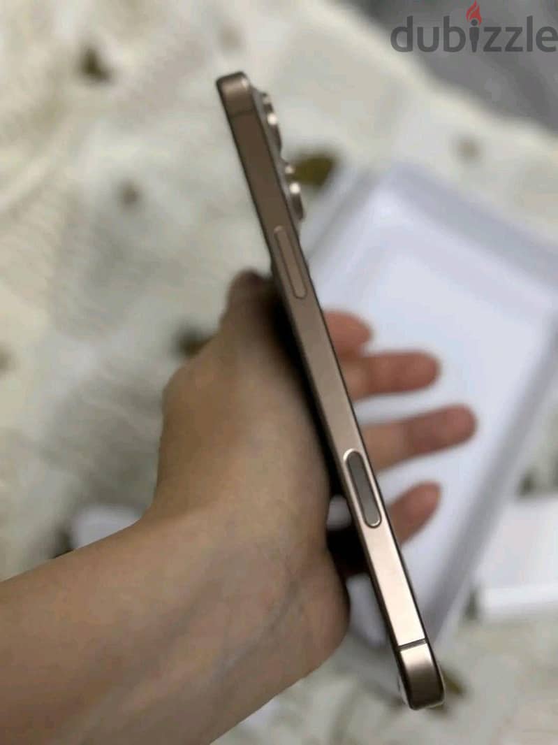 Apple - iPhone 16 Pro Max 4