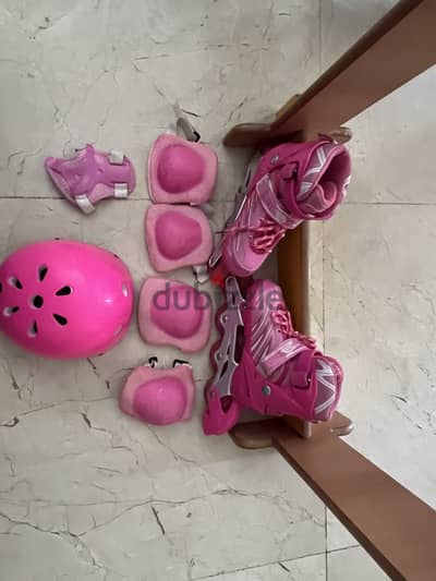 Roller skates with Hemlet