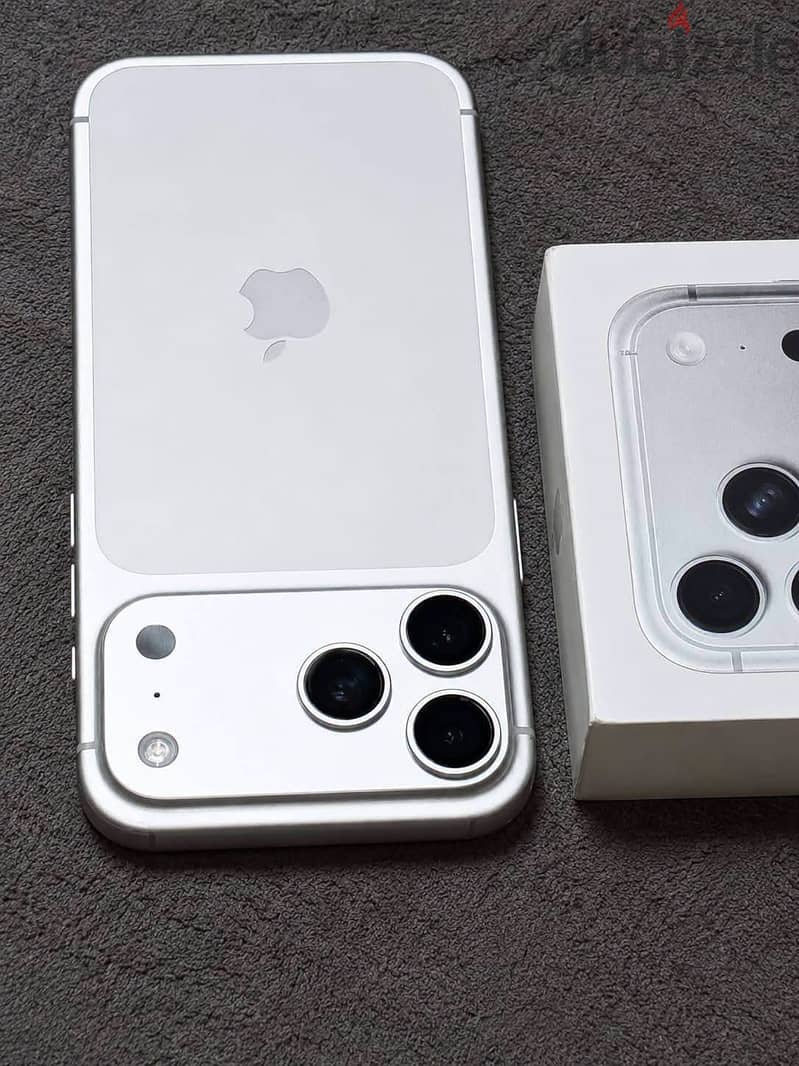 Apple - iPhone 17 Pro Max 3