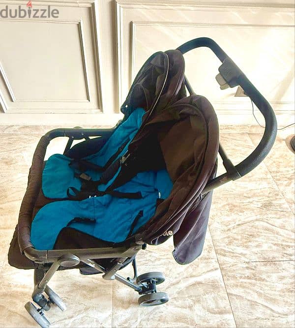 joie twin stroller.                سترولر اطفال تؤام 1