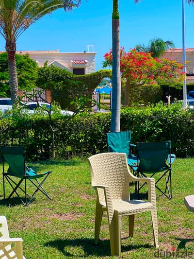 For rent at a very attractive price a chalet in Marina 4, ground floor with a garden, second row by the lake, with distinctive finishing consisting of 3 air-conditioned bedrooms and air-conditioned reception, 2 bathrooms, and the price depends on the duration and timing of the rental. If you would like to book with us, you can view the unit in person at Marina or contact us at the 