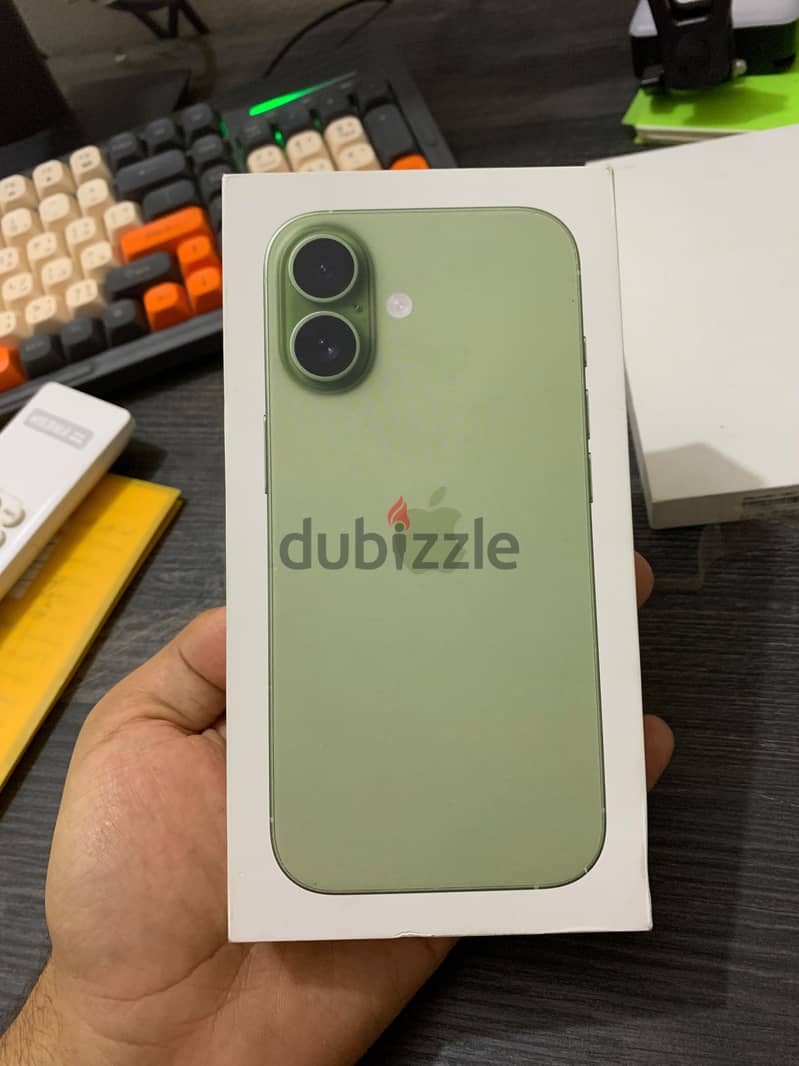 Apple - iPhone 17 4