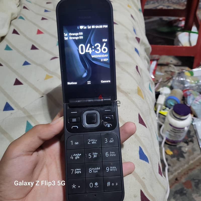 Nokia 2720 Flip 1