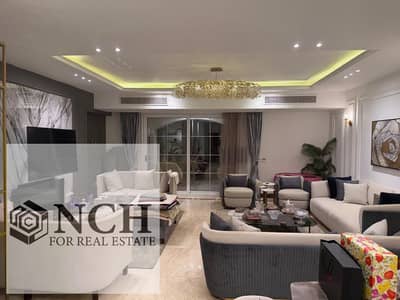 **تاون هاوس فاخر مفروش بالكامل للإيجار في Layan – New Cairo**  فرصة مميزة للإيجار داخل **Layan**، تاون هاوس راقٍ بمساحة **275 متر مربع**