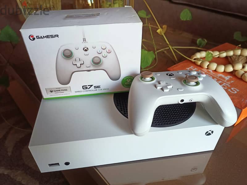 Xbox series s - used like new 5