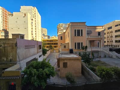 للإيجار شقة مفروشة ومكيفة في لوران ب13 الف فقط