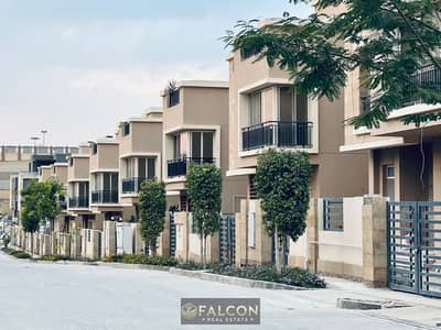 Own a Townhouse Villa at Half the Developer's Price, Directly on Suez Road in the First Settlement, Next to Airport, Nasr City, & Gardenia at Taj City
