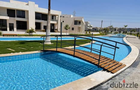 prime located townhouse in lake west directly in front of Beverly Hills