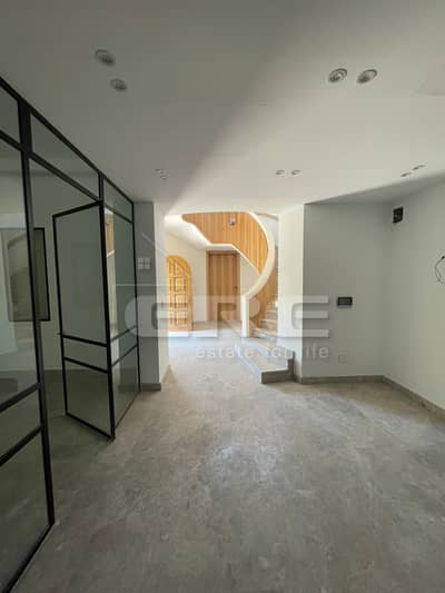 Modern 5BR Standalone Hyde Park with Monthly income
