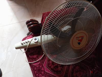 مروحه عمود شغال زي فل بس للاسف اتكسرت من العمود
