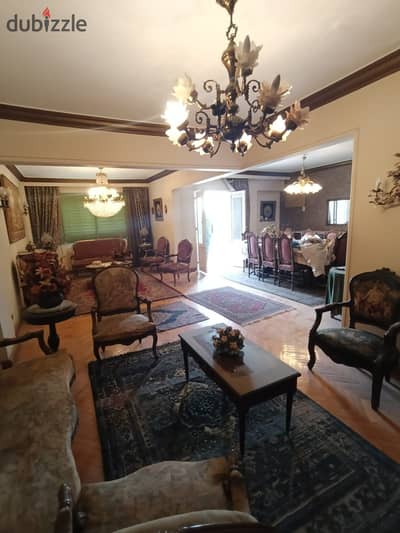 A 220 sq m apartment for sale on Ammar Ibn Yasser Street in Heliopolis, Cairo. It boasts a prime location and a good view. Located on the second floor
