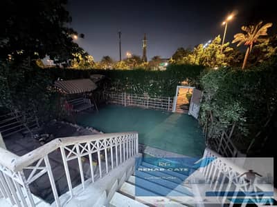 شقه ١٦٥م بحديقة ٧٥م للايجار غي مدينتي B2 بالمطبخ و التكيفات