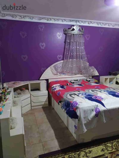 Furnished apartment for rent behind the Corniche in Maadi and the banking area near El Salam International Hospital consists of three bedrooms, a reception area, two bathrooms, and a kitchen with air conditioning, Wi-Fi, and natural gas, second floor, stairs