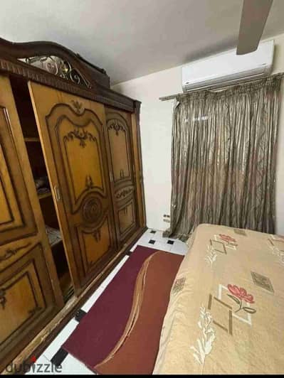 Furnished apartment for rent in Maadi near the metro station consisting of two bedrooms, a bathroom, and an air-conditioned kitchen with Wi-Fi, natural gas, and an elevator in a quiet location.