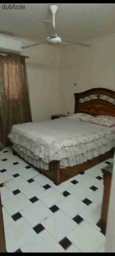 Furnished apartment for rent in Maadi near the metro station consists of two bedrooms, a reception, a bathroom, and a kitchen on the sixth floor with an elevator, it has two air conditioners and a northern facade.