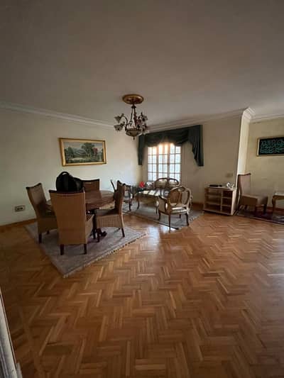 Furnished apartment for rent in Al-Maadi, consists of three bedrooms, reception, 2 bathrooms, and fully air-conditioned kitchen, Wi-Fi, natural gas, sixth floor, elevator