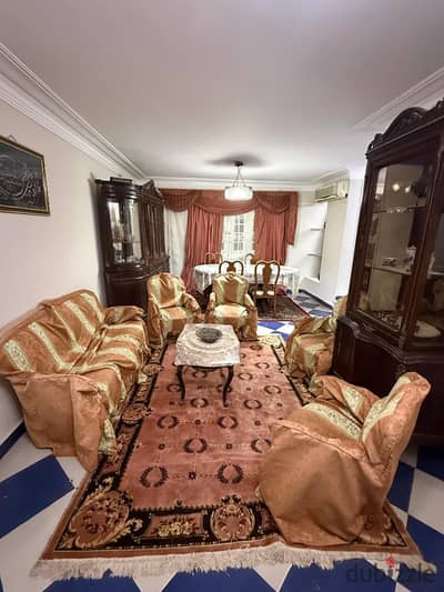 شقة مفروشة للإيجار عمارات الشرطه امتداد الامل بالقرب من دجله و زهراء المعادي تتكون من اثنين غرفه نوم وريسبشن قطعتين وحمام ومطبخ دور اول فوق الارضي مجدده بالكامل
