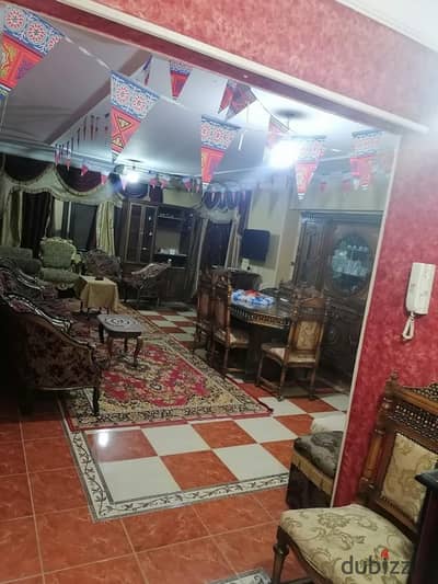 للايجار اليومي للاسر والعائلات والشباب الملتزم فقط شقه مفروشه زهراء المعادي الشطر السادس على الشارع العمومي تتكون من اثنين غرفه نوم وريسبشن اثنين حمام منهم واحد ماستر مع غرفه النوم ومطبخ بها 2 تكييف واي فاي غاز طبيعي دور سابع اسانسير بها اثنين تراس