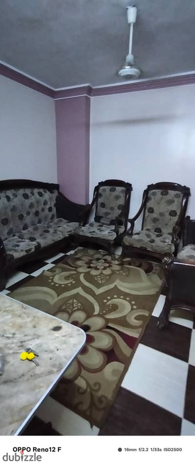 For rent daily, furnished apartment in Maadi consisting of two bedrooms, a reception, a bathroom, and a kitchen, on the seventh floor with an elevator. Wi-Fi is available for families and young people only.