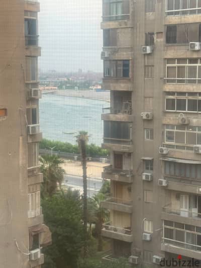 شقة مفروشة للإيجار كورنيش المعادي طره ابراج الاخاء الشرطه فيو النيل جانبي اول سكن عفش جديد مكيفه غاز طبيعي تتكون من ثلاث غرف نوم و ريسبشن وحمام ومطبخ دور ثامن اسانسير