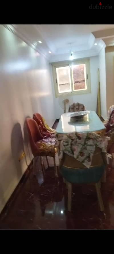 Furnished apartment for rent, Zahraa El-Maadi, Fifty Street, in front of Sturb Mall. It consists of two bedrooms, a living room, 2 bathrooms, and an air-conditioned kitchen with 2 air conditioners. Second floor, elevator, with a private garage, excellent location.