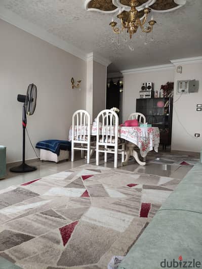 Furnished apartment for rent in Zahraa El Maadi, branching off from El Khamsin Street, next to Ghabashy, in front of Mall El Khamsin. It consists of three bedrooms, a reception, a bathroom, and a kitchen. Fourth floor, elevator, air conditioning with 2 units, Wi-Fi, natural gas, private garage.