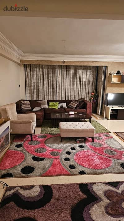 Furnished apartment for rent in New Maadi, Nasr Street, consisting of 2 bedrooms, a three-piece reception, a bathroom, an air-conditioned kitchen, Wi-Fi, and natural gas, fifth floor, elevator