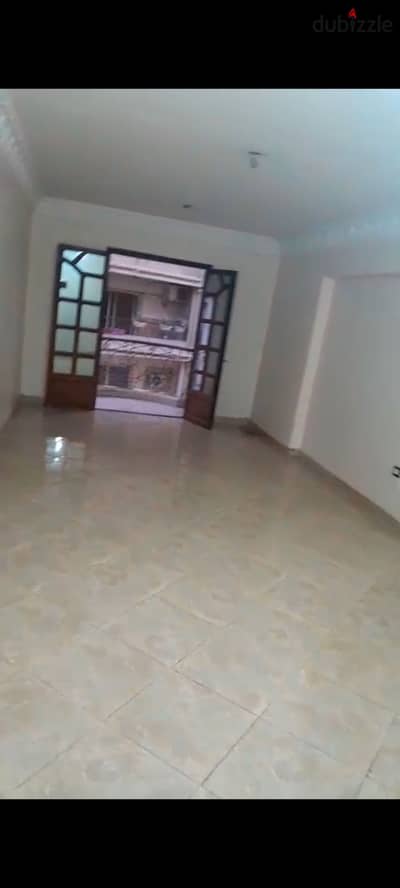 For rent, a vacant residential or administrative apartment in New Maadi, wireless division, unfurnished apartment with super lux finishing consisting of three bedrooms, reception, 2 bathrooms, and a kitchen, fourth floor with elevator.