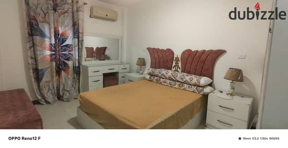 Furnished apartment for rent in New Maadi near Carrefour on Algeria Street, fully air-conditioned, Wi-Fi, natural gas, on the second floor, consisting of two bedrooms, reception, bathroom, and kitchen. A prestigious and quiet location.