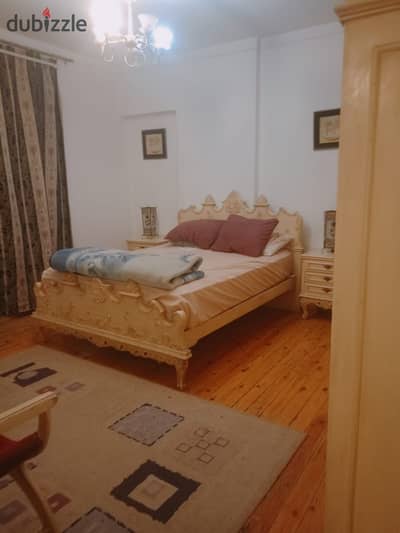 For daily rent, a furnished apartment in New Maadi next to Algeria Square and the Olympic Club, consisting of two bedrooms, a reception, 2 bathrooms, and a fully air-conditioned kitchen. Wi-Fi, natural gas, second floor, elevator. A quiet, upscale location close to all amenities for families, committed youths only.