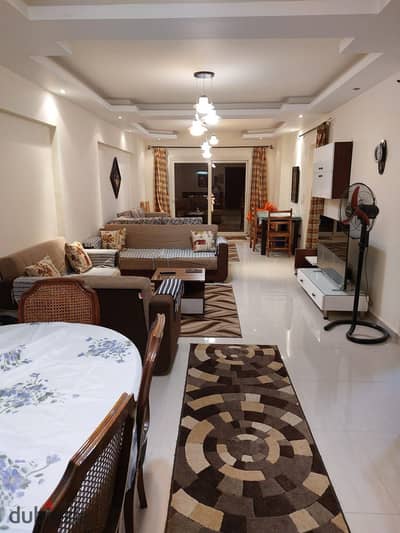 Furnished apartment for rent in Zahraa Al-Maadi, Sector 13, consisting of three bedrooms, a reception area, 2 bathrooms, and an air-conditioned kitchen with 3 air conditioners, Wi-Fi, and natural gas. First floor above ground, with an elevator.