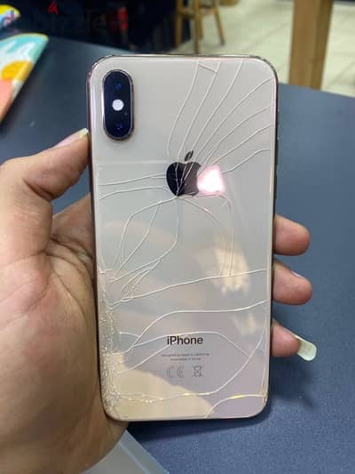 ايفون Xs حاله نضيفه استعمل خفيف
