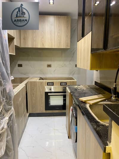 For rent, an apartment with partial furnishings, air conditioning, and a fully equipped kitchen in the Katameya Gate compound, a prestigious and distinguished location near all services and main roads.