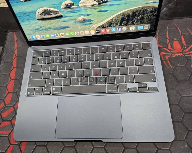 MacBook Air M5 6