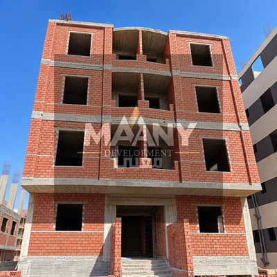 135-square-meter apartment for sale in October Gardens, next to Sun Capital and key areas along the Fayoum Desert Road.