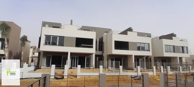 تاون هاوس وسطية بمساحة واسعة | إطلالة مفتوحة | روف خاص | Palm Hills New Cairo